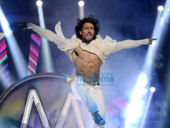 Tiger Shroff showcases his dance moves at the Michael Jackson tribute show⁠