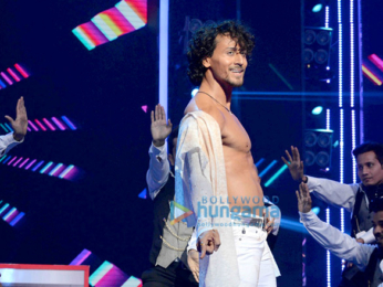 Tiger Shroff showcases his dance moves at the Michael Jackson tribute show