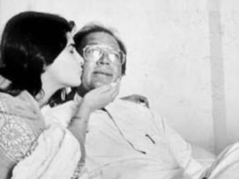 Check out: Twinkle Khanna remembers her late father Rajesh Khanna on his death anniversary in this throwback photo Check out: Twinkle Khanna remembers her late father Rajesh Khanna on his death anniversary in this throwback photo