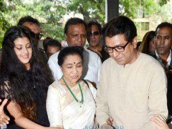 Asha Bhosle's grand-daughter Zanai Bhosle turns enterpreneur with iAzure