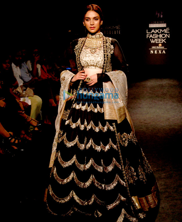 aditi rao hydari walks for jayanti reddy at lakme fashion week 2017 5