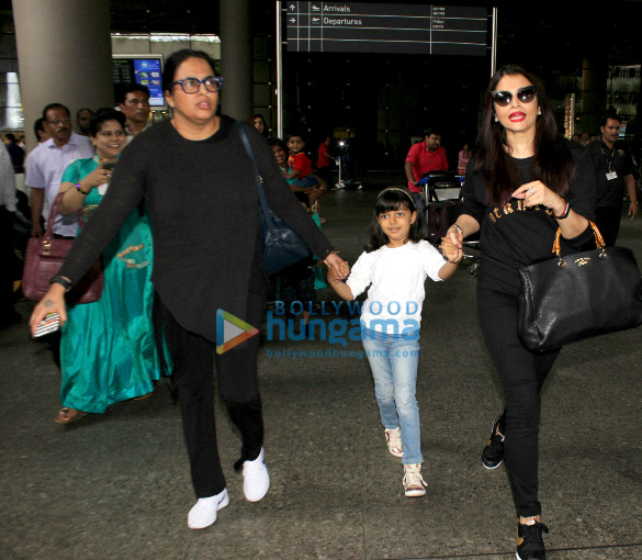 Aishwarya Rai sports fresh airport look as she holds Aaradhya's