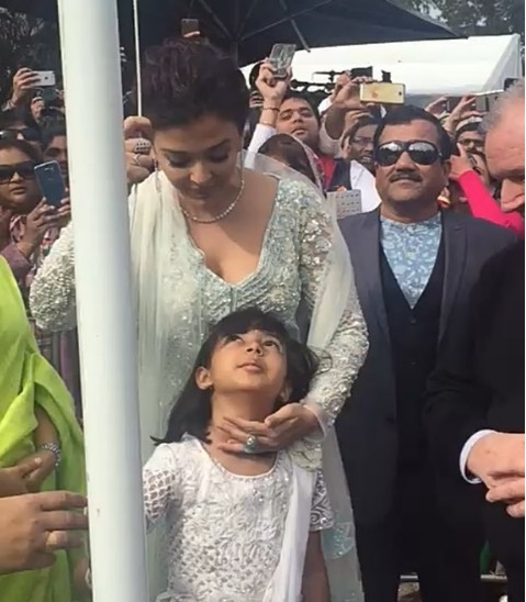 Aishwarya-Rai-Bachchan-becomes-first-1