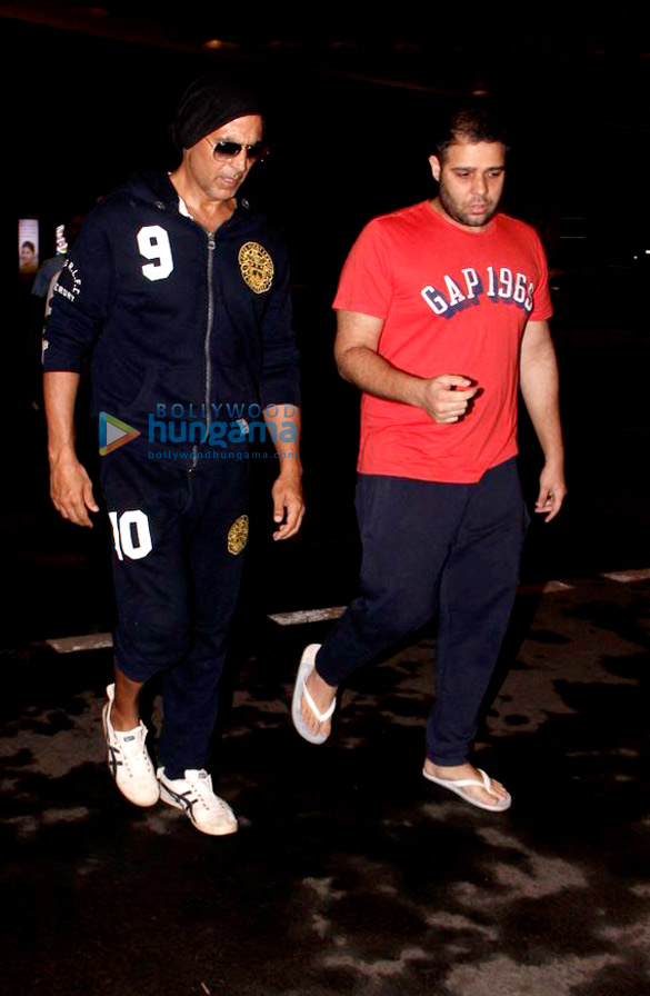 akshay kumar sushant singh rajput and preity zinta snapped at the airport 5