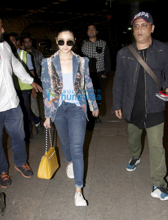 alia bhatt snapped at the airport 3