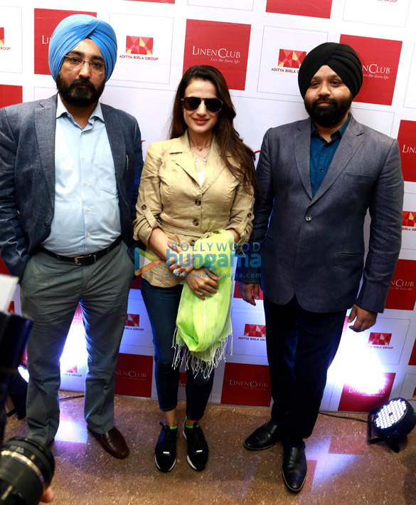 ameesha patel launches 151st linen club store in jalandhar 2