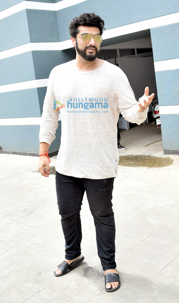 arjun kapoor anshula kapoor snapped post rakshabandhan celebrations at sanjay kapoors house 3