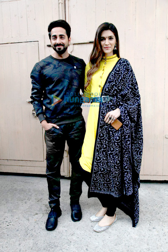 ayushmann khuranna and kriti sanon snapped promoting their film bareilly ki barfi 2