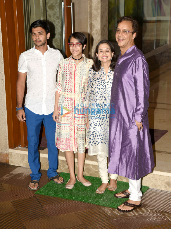 bollywood celebs visit sanjay dutts residence 9