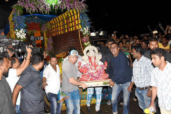Bollywood stars at Salman Khan’s Ganesh visarjan Bollywood stars at Salman Khan’s Ganesh visarjan
