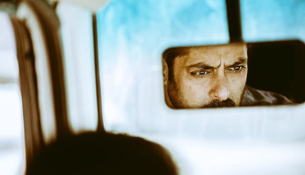 Check out Salman Khan looks intense in this new still from Tiger Zinda Hai