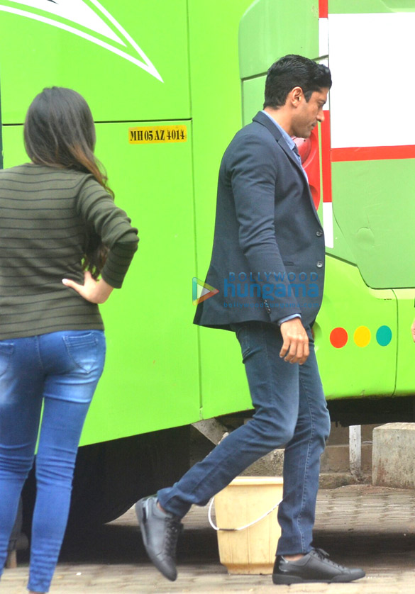 farhan akhtar snapped at mehboob studio today for an ad shoot 2