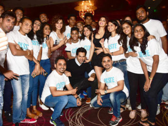 100 pairs of real twins attend the trailer launch of Judwaa 2 100 pairs of real twins attend the trailer launch of Judwaa 2