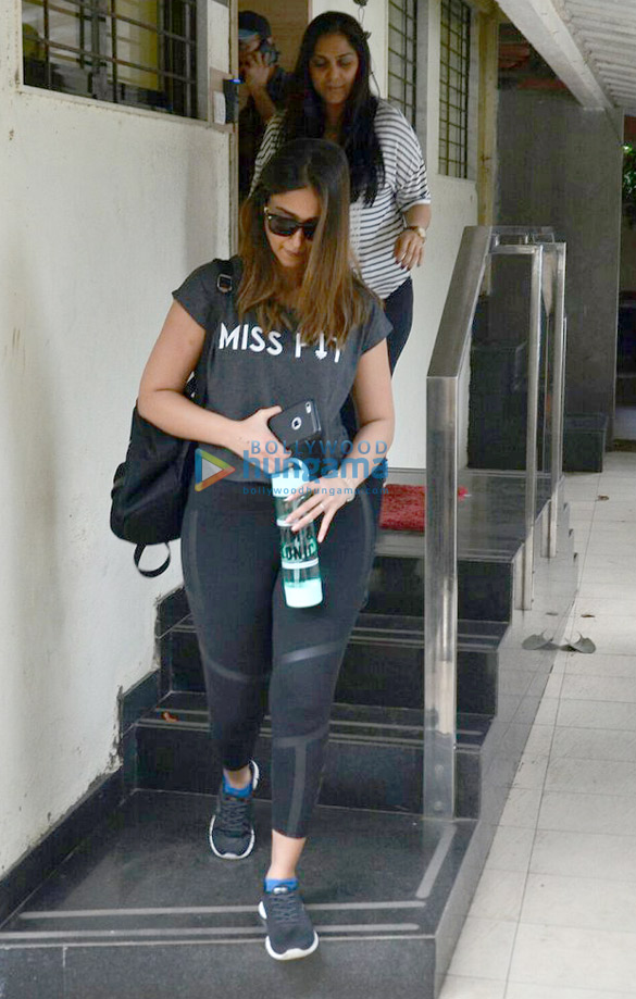 ileana dcruz snapped post meeting at matrix office 1 2