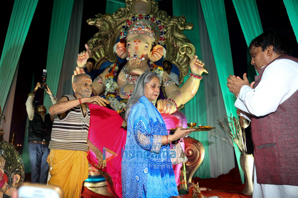Jaya Bachchan visits Rajesh Yadav’s Ganesh Pandal Jaya Bachchan visits Rajesh Yadav’s Ganesh Pandal