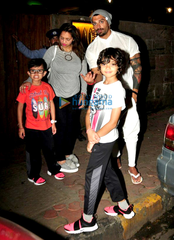karan singh grover snapped post dinner at indigo 1