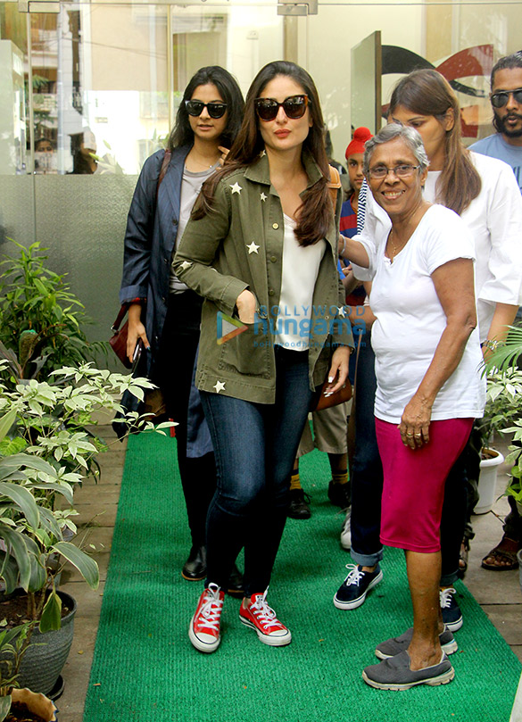 Kareena Kapoor Khan and Rhea Kapoor snapped post their salon session in Bandra Kareena Kapoor Khan and Rhea Kapoor snapped post their salon session in Bandra