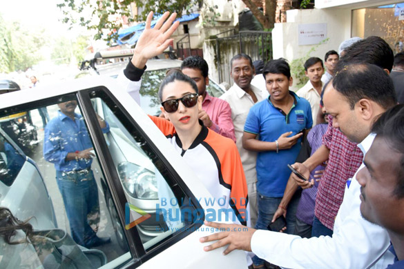 karisma kapoor snapped with friends at sequel 5