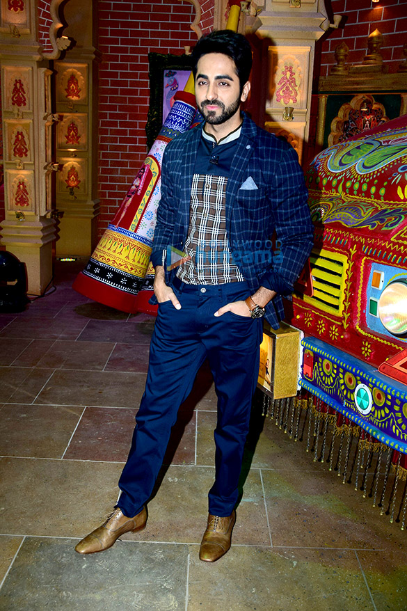 kriti sanon ayushmann khurrana and rajkummar rao snapped promoting the film bareilly ki barfi 1