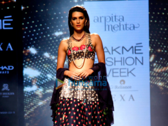 Kriti Sanon walks for Arpita Mehta at Lakme Fashion Week 2017