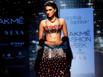 Kriti Sanon walks for Arpita Mehta at Lakme Fashion Week 2017