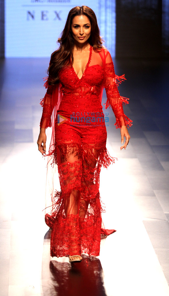 malaika arora walks for ridhi mehra at lakme fashion week 2017 5