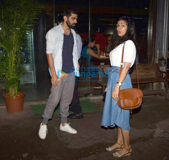 nimrat kaur snapped post dinner with friends in juhu 6