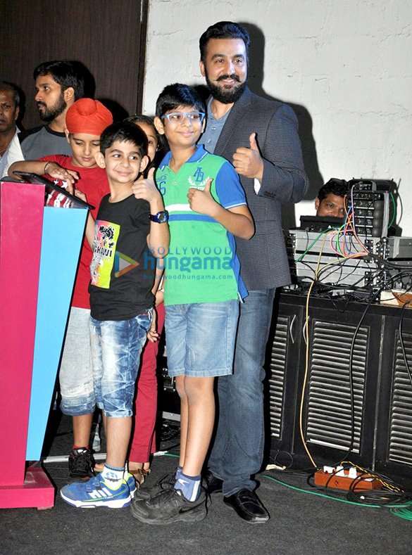 raj kundra amol gupte with kids promote their movie sniff 6