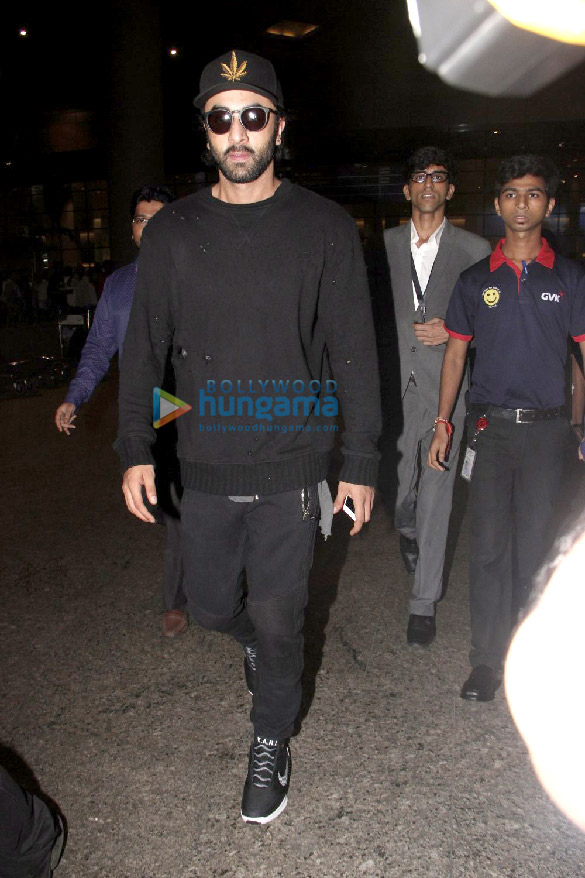 Ranbir Kapoor and Kangana Ranaut snapped at the airport