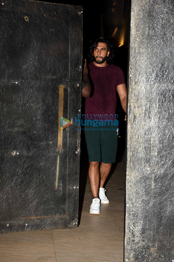 ranveer singh snapped at the gym in bandra 1