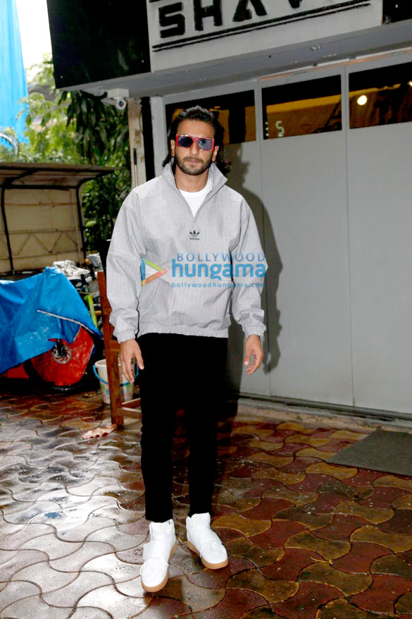 ranveer singh snapped post a salon session in bandra 1
