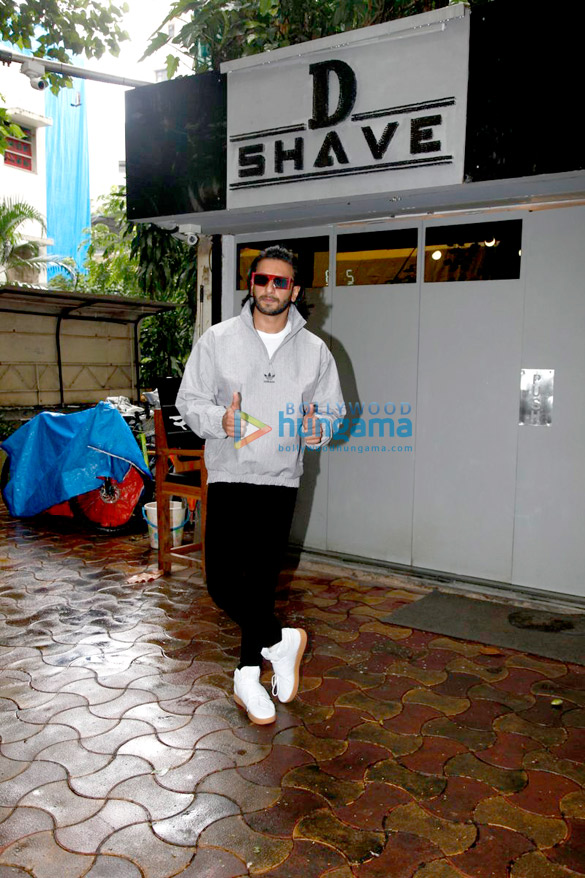 ranveer singh snapped post a salon session in bandra 2
