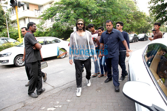 Ranveer Singh snapped post gym in Bandra Ranveer Singh snapped post gym in Bandra