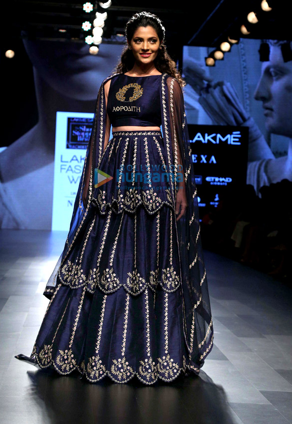 saiyami kher walks the ramp for designer nachiket barve at the lakme fashion week 2017 4