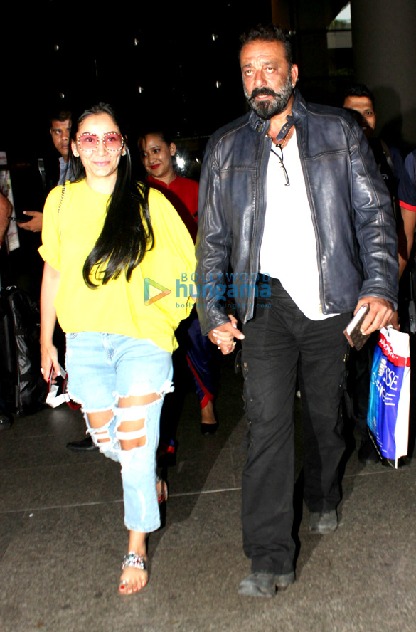 sanjay dutt and wife manyata dutt snapped at the mumbai airport 1
