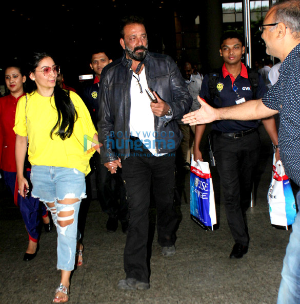 sanjay dutt and wife manyata dutt snapped at the mumbai airport 5