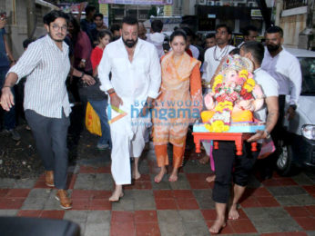 Sanjay Dutt's Ganesha visarjan at Juhu Beach
