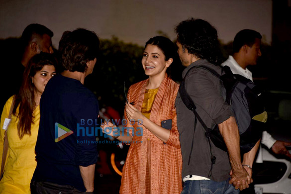 shah rukh khan anushka sharma and imtiaz ali snapped at airport 6