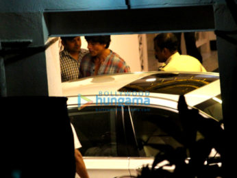 Shah Rukh Khan spotted at Dilip Kumar's house