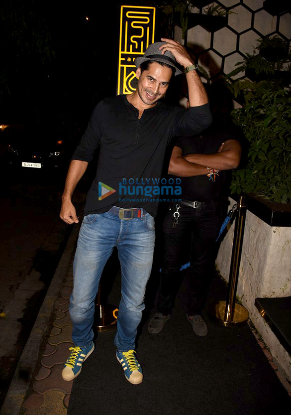 shah rukh sushant singh kriti sanon grace rohini iyers birthday bash 24