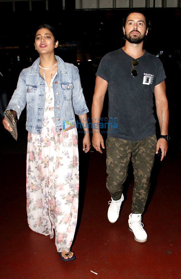 shruti haasan snapped with boyfriend at the airport 5
