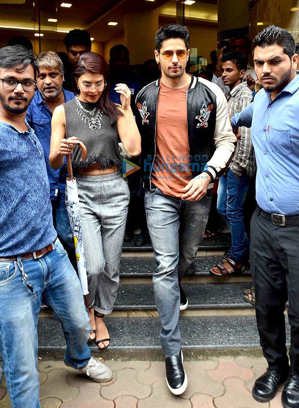 sidharth jacqueline snapped at a gentleman promotions 1 4