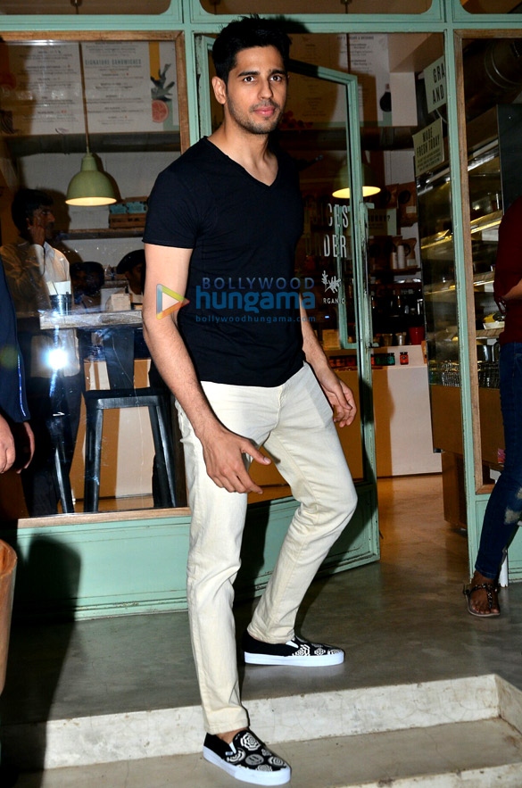 sidharth malhotra and jacqueline fernandez snapped at the kitchen garden today 4