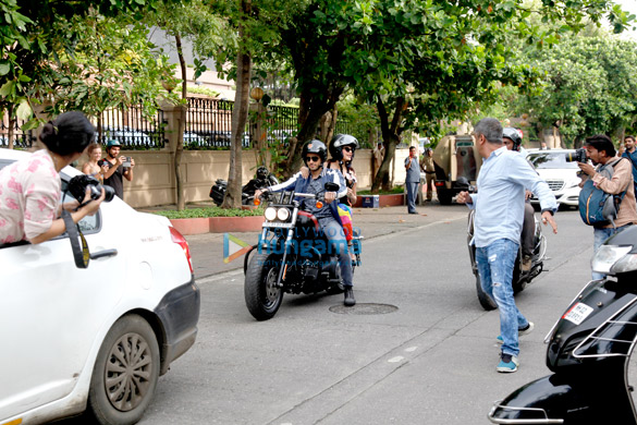 sidharth malhotra and jacqueline fernandez snapped riding a bike to promote a gentleman in bandra 3