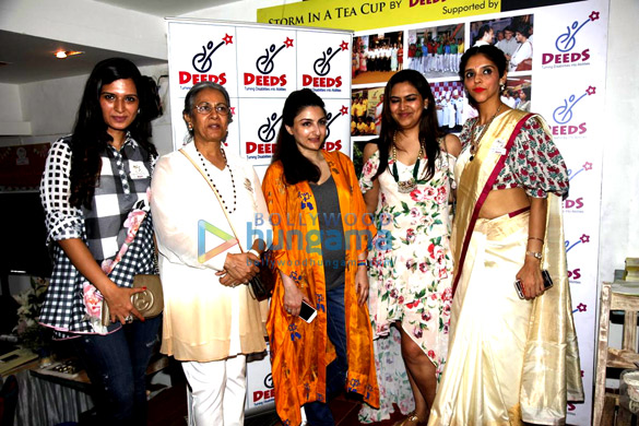 soha ali khan graces a fundraiser exhibition at out of the blue bandra 3