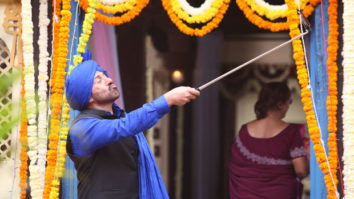 Check out: Sunny Deol becomes a selfie addict in Poster Boys