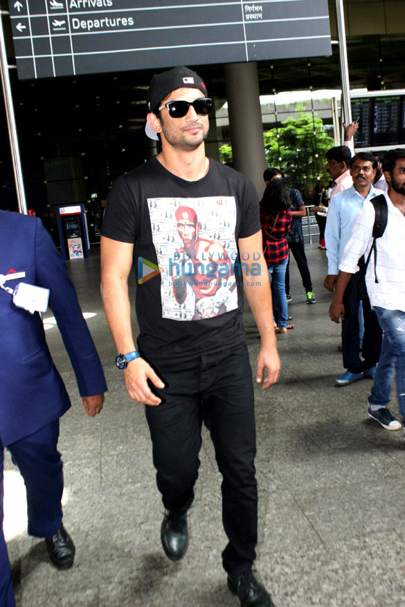 sushant singh rajput and kriti sanon snapped at the airport 3