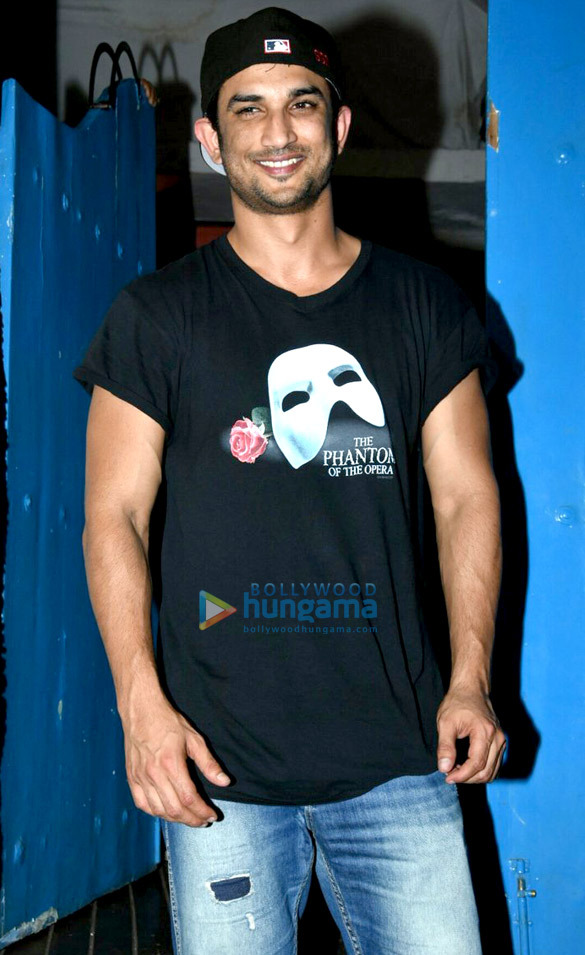 sushant singh rajput snapped post dinner at olive 4