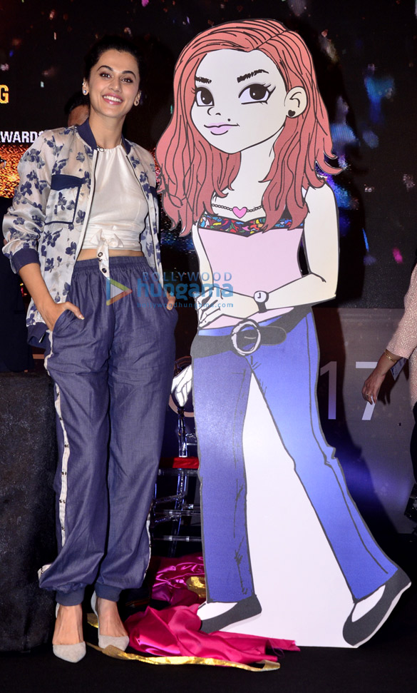 taapsee pannu unveils the late r k laymans granddaughters creation on commen women 6