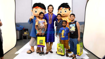 Tiger Shroff snapped with kids shooting for Sony Yay Channel